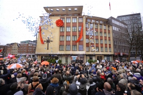 Den 21. januar 2012 fejrede Scientologi Kirken Hamborg åbningen af den gennem-renoverede ejendom på Domstrasse 9 i Altstadt, midt i Hamborgs historiske bydel.