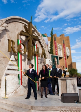 David Miscavige førte an, da snoren skulle klippes over for at åbne den nye Scientologi kirke i Rom, og han fik følgeskab af kirkens administrerende direktør samt fremtrædende personer, hvilket indebar den største fremgang for Scientologi i Italien i 30 år.