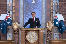 David Miscavige, Bestyrelsesformanden for Religious Technology Center og Scientologi religionens kirkelige leder, stod for indvielsen af den nye Scientologi kirke i Melbourne.