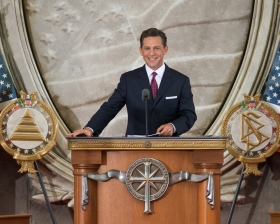 David Miscavige, bestyrelsesformand og kirkelig leder af Scientologi religionen, ledede indvielsen denne dag ved at åbne en ny kirke i landets hovedstad.