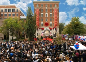 Den 31. oktober 2009 deltog tre tusinde scientologer og gæster ved indvielsen og åbningen af den nye Founding Church. Bygningen var blevet fuldt ud restaureret som et af Washingtons mest fremtrædende historiske steder.