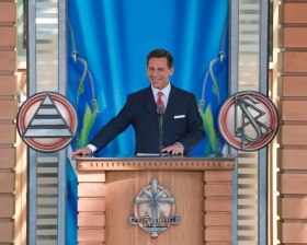 David Miscavige, Bestyrelsesformanden for Religious Technology Center og Scientologi religionens kirkelige leder, stod for indvielsen og åbningen af Scientologi kirken i Malmø den 4. april 2009.