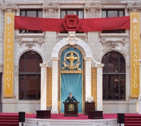 David Miscavige indviede det restaurerede vartegn, Transamerica-bygningen, i San Franciscos centrum, til en ny æra med åndelig aktivitet.